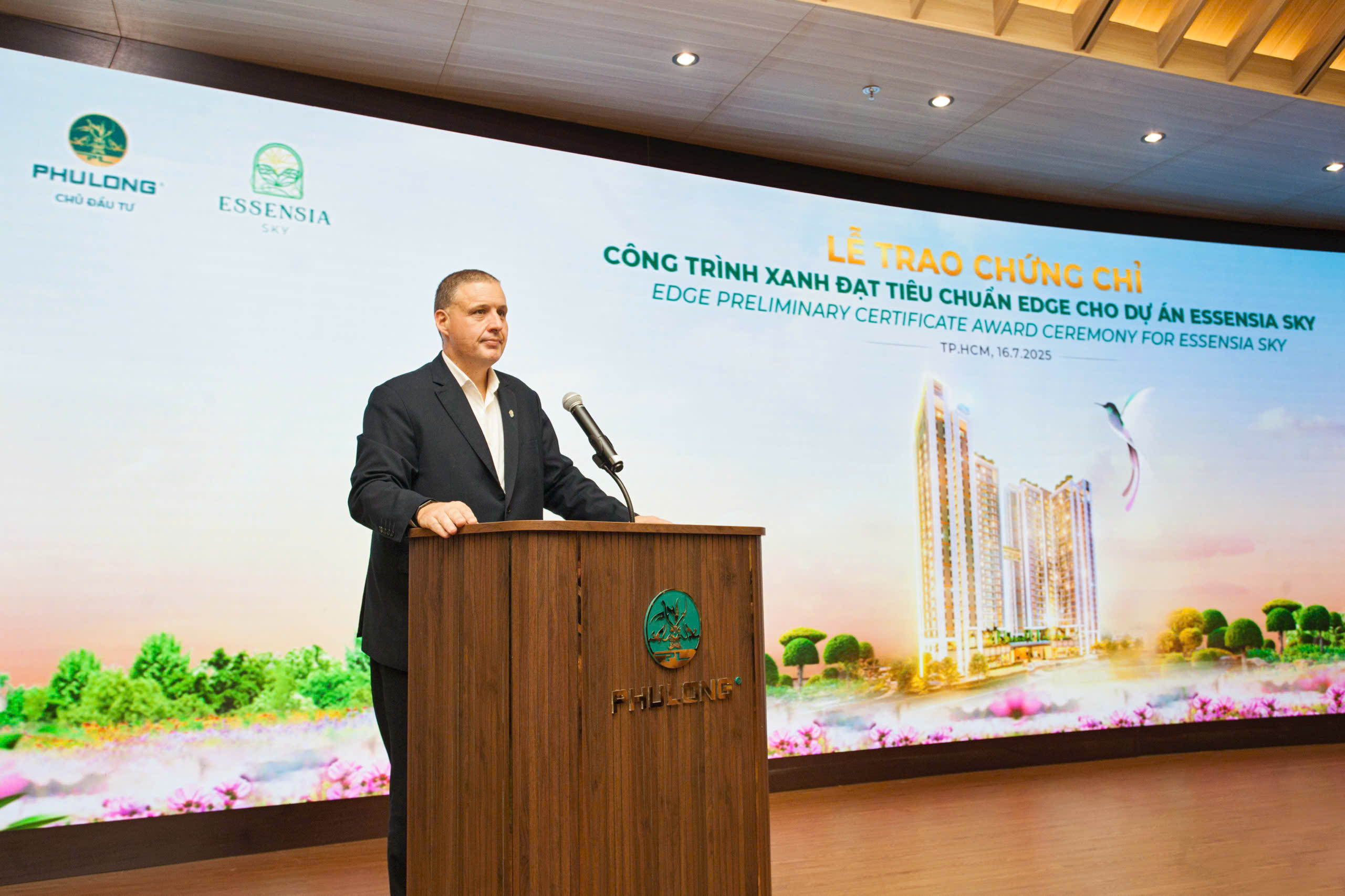 Ông Anthony – Phó Tổng Giám đốc Công ty Phú Long phát biểu tại buổi lễ.