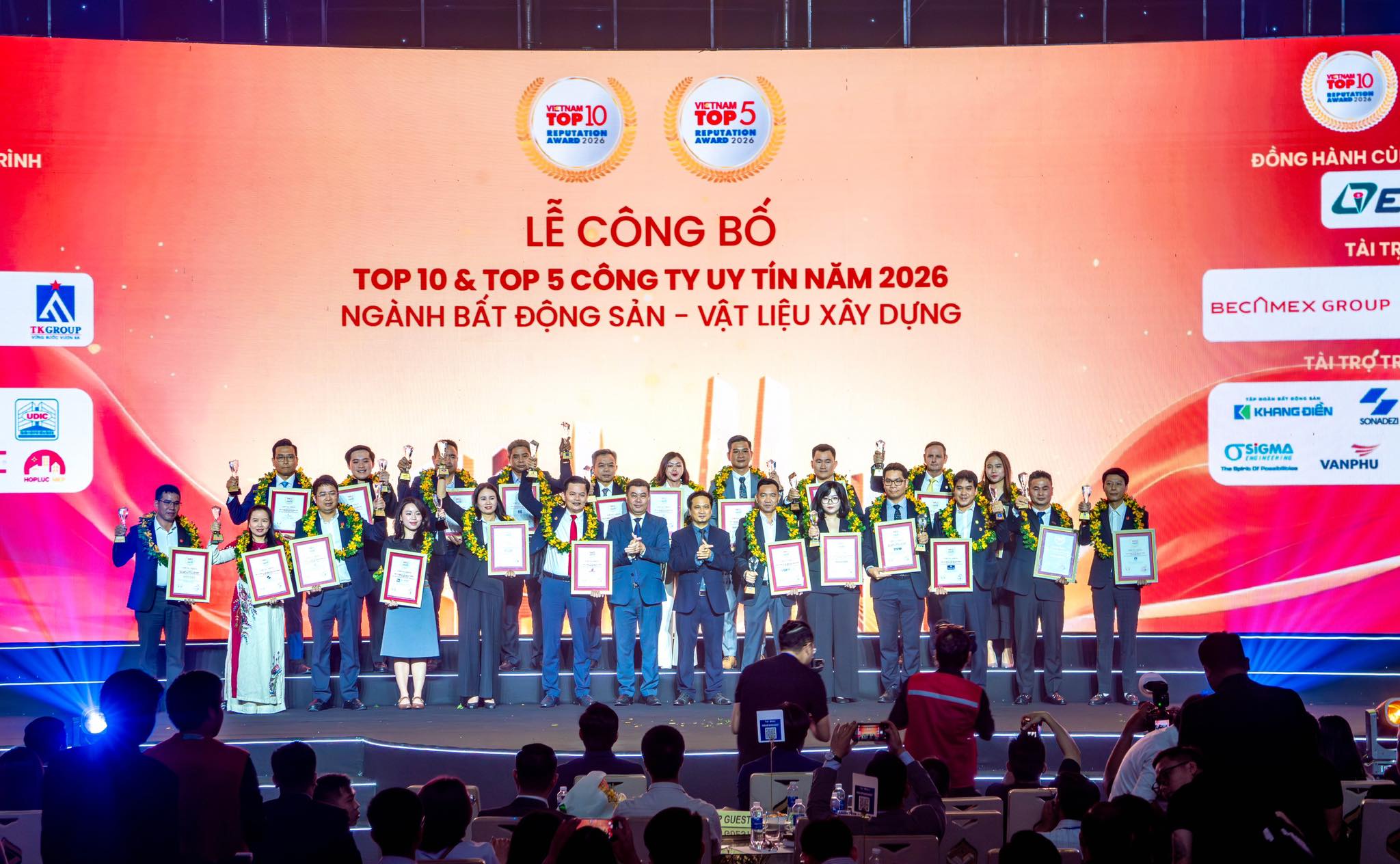 Phú Long được vinh danh trong Top 10 chủ đầu tư bất động sản uy tín năm 2026 tại lễ công bố Vietnam Report