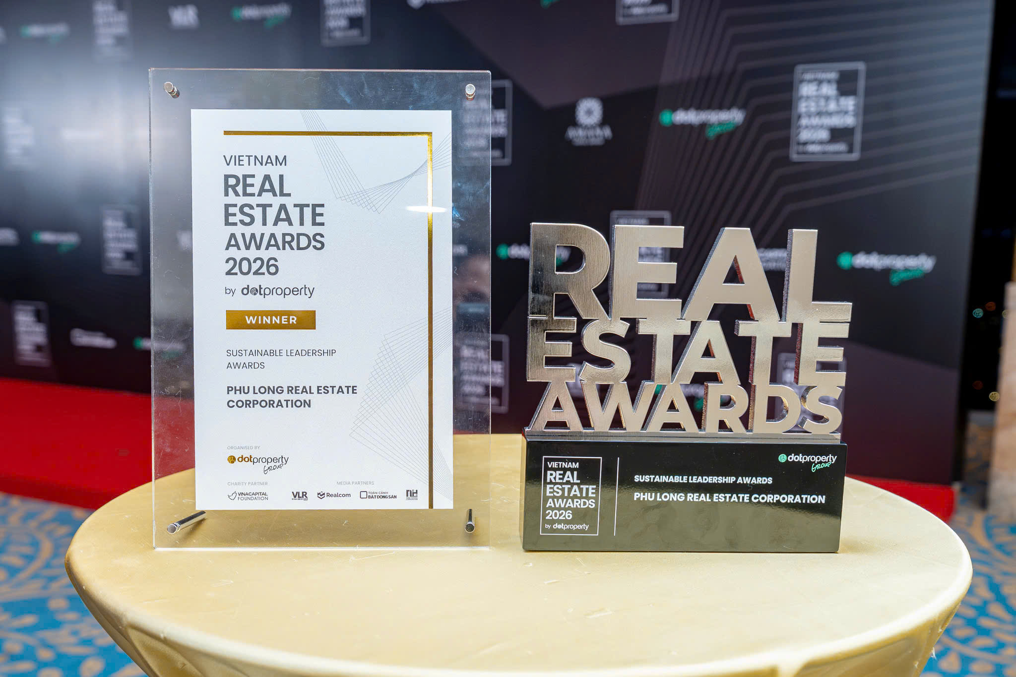 Giải thưởng Sustainable Leadership Awards 2026 trao cho Phú Long tại Vietnam Real Estate Awards 2026 by Dot Property.