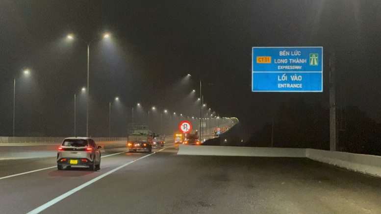 Cao tốc Bến Lức Long Thành thông xe toàn tuyến